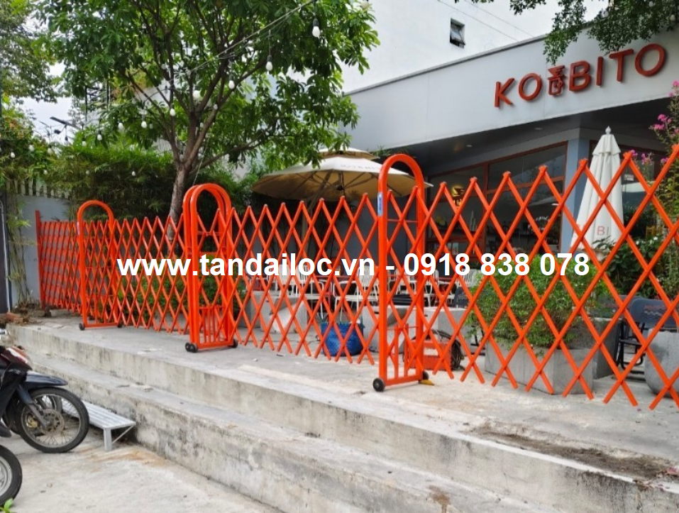Hàng rào xếp chữ U lắp cho quán cafe