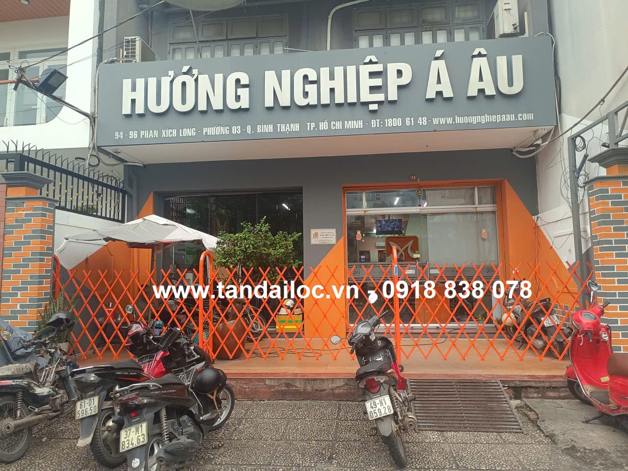 Hàng rào xếp mẫu chữ U màu cam cao 1,6m