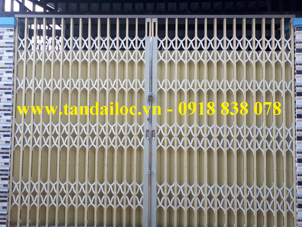 Cửa kéo Đài Loan Tấn Đại Lộc C11