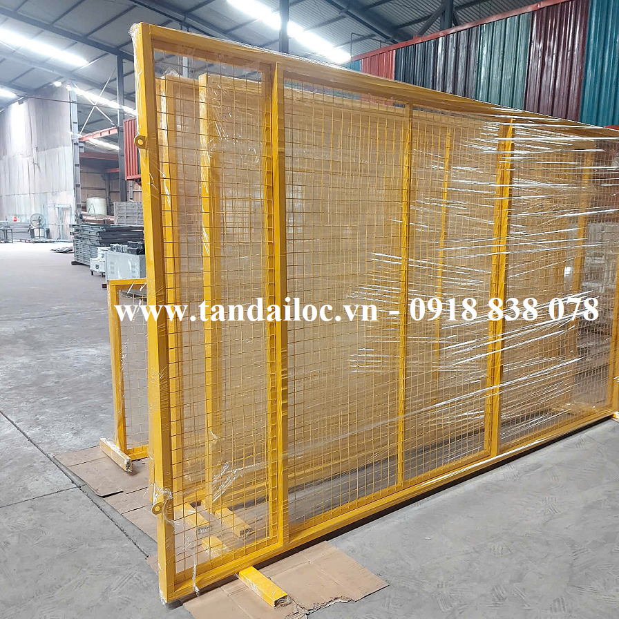 Khung hàng rào thép vừa được sơn tĩnh điện