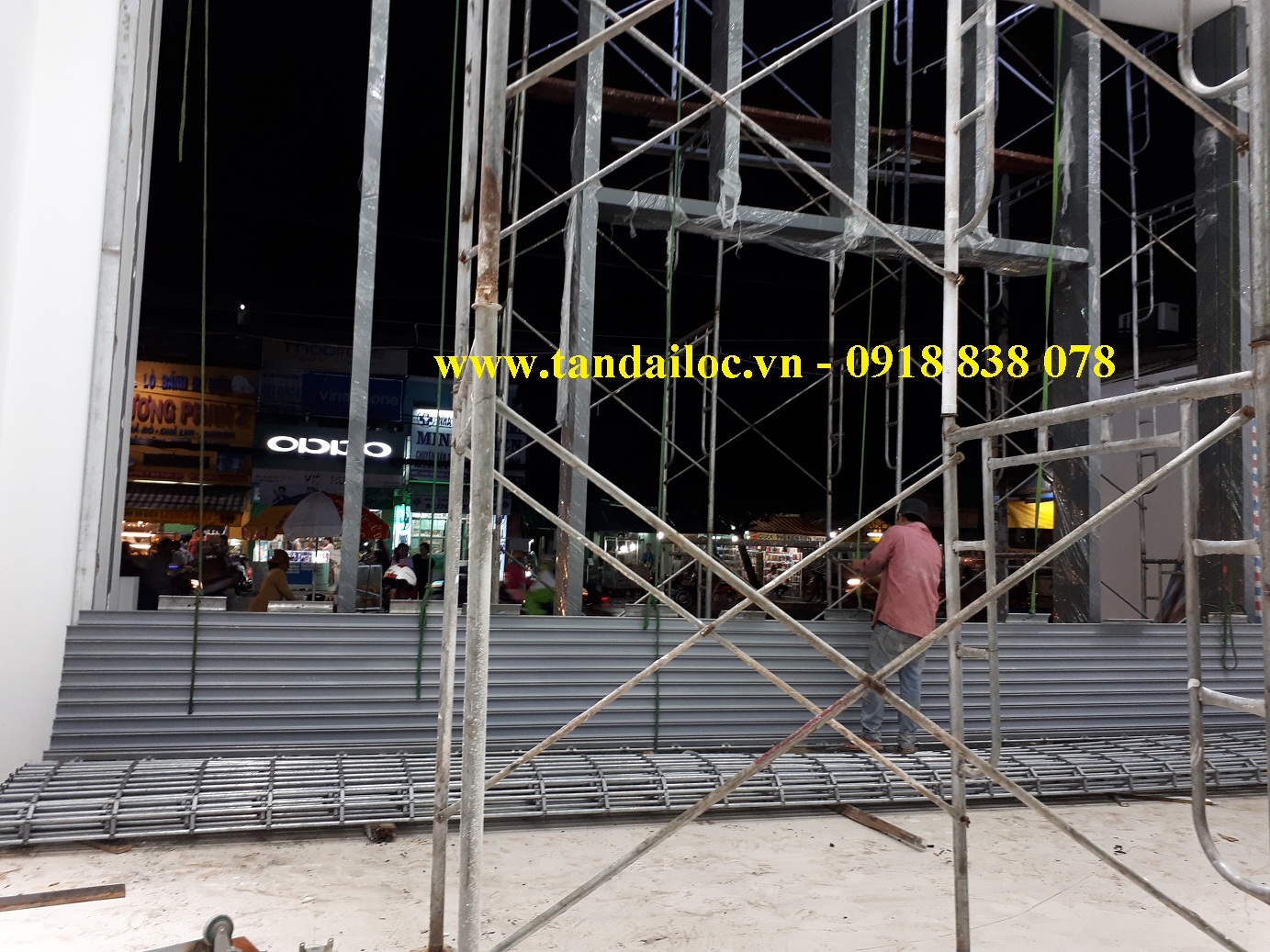 Lắp đặt cửa cuốn song ngang Inox