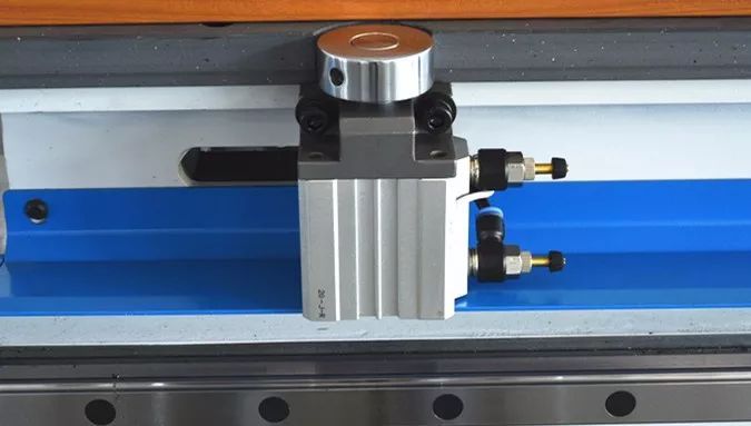 KN2408DT-may-gia-cong-trung-tam-cnc-134 