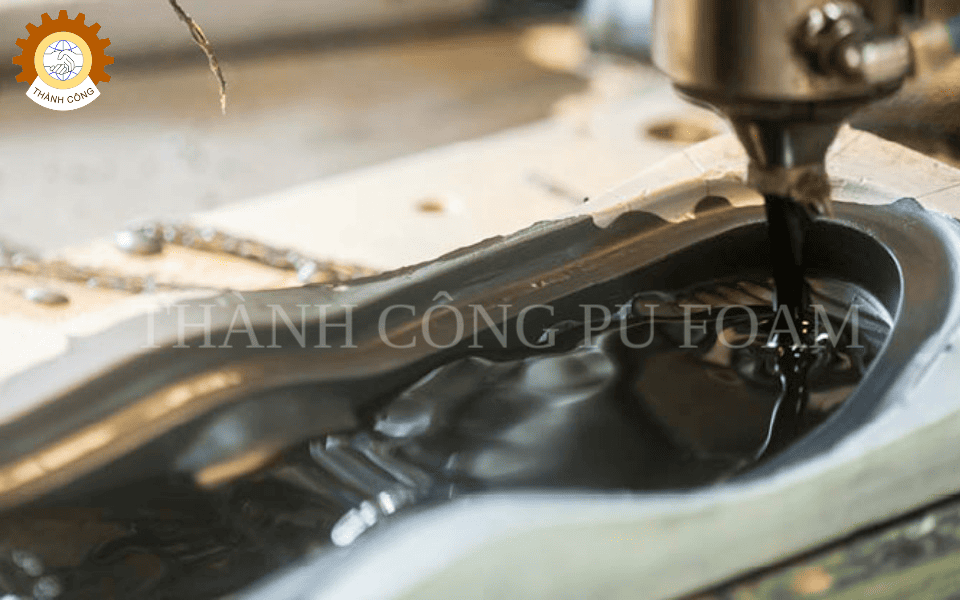 máy PU đổ giày dép