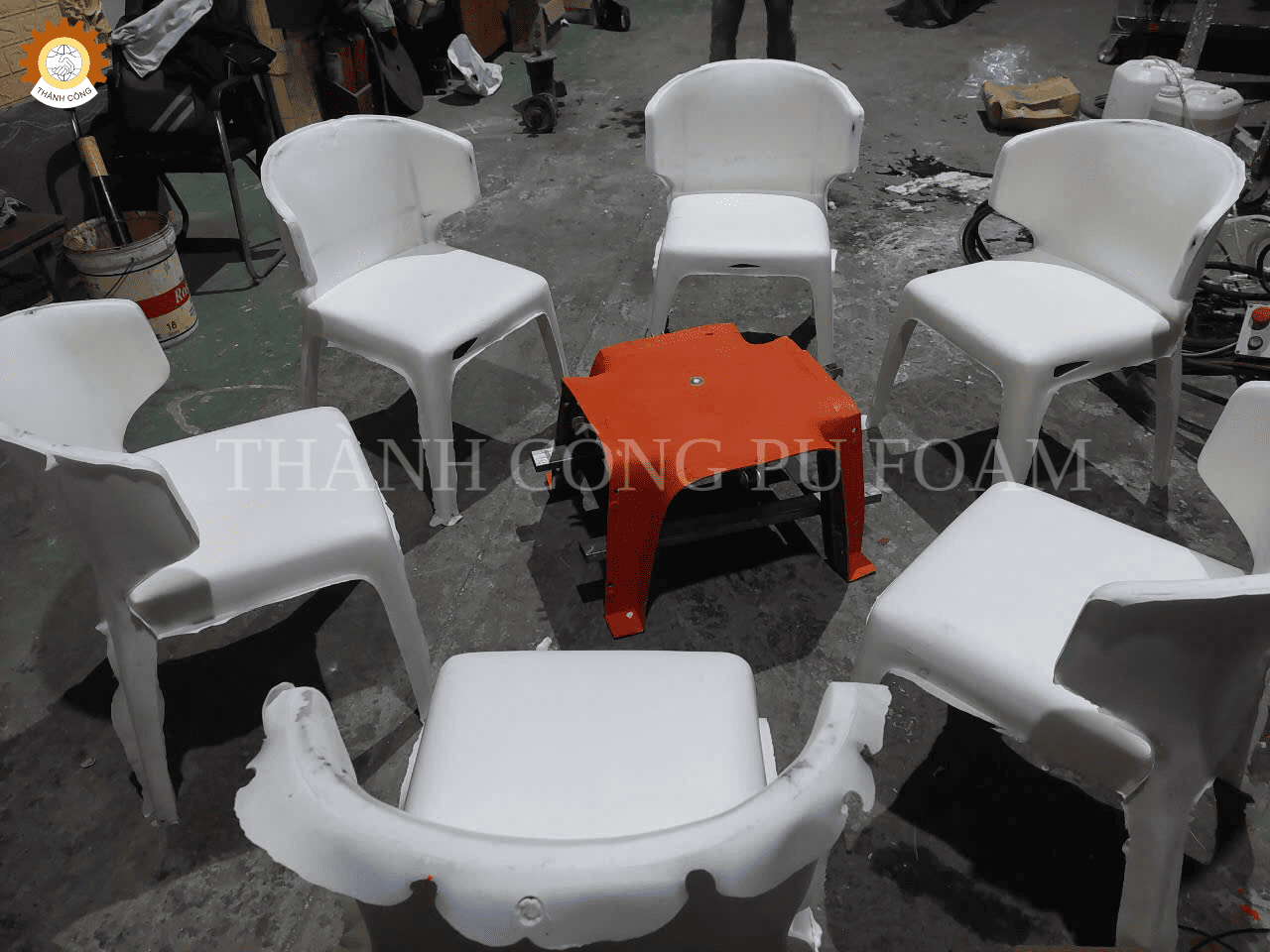 bàn ghế bằng PU