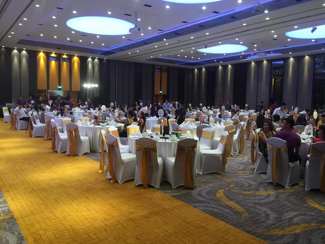 Cho thuê bàn ghế sự kiện