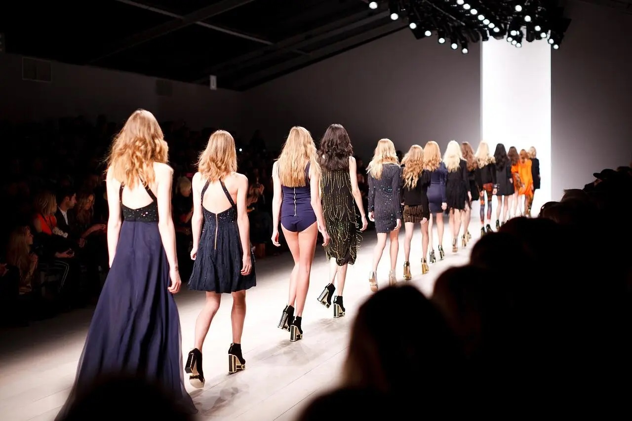 Người mẫu catwalk sự kiện