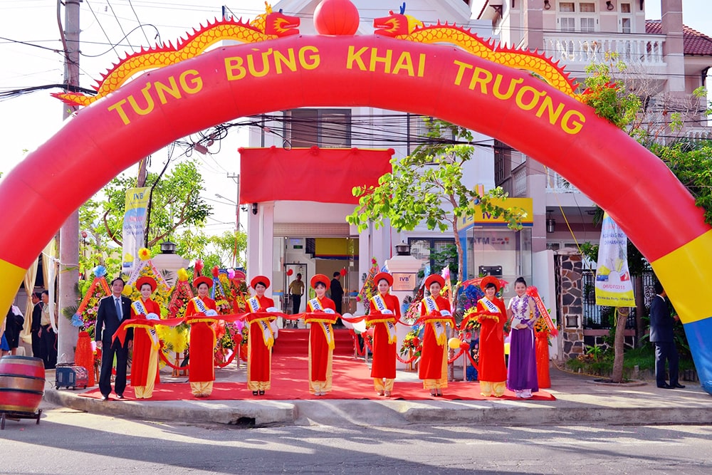 Tổ chức sự kiện khai trương