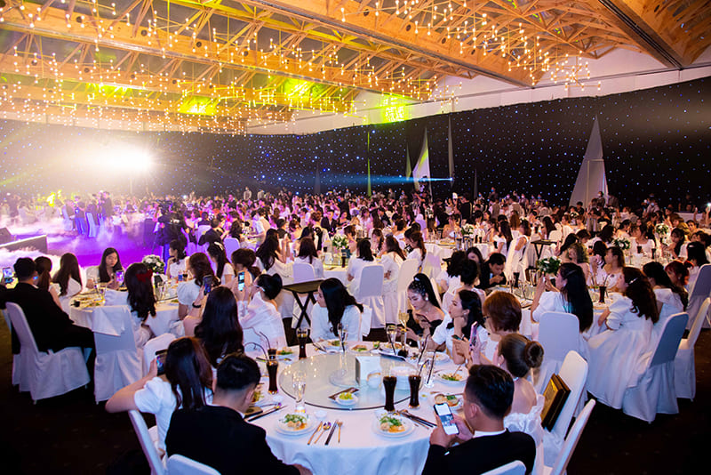 Tổ chức tiệc cuối năm