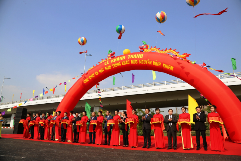 Lễ cắt băng khánh thành