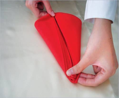 cách gấp khăn bàn tiệc
