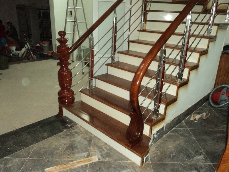 giá cầu thang inox