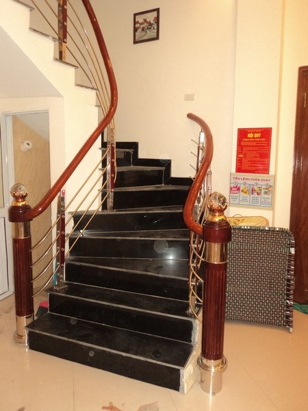 tay vịn cầu thang inox