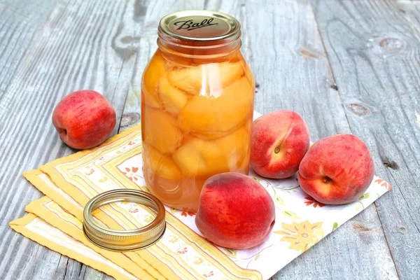 Đào ngâm đóng hộp