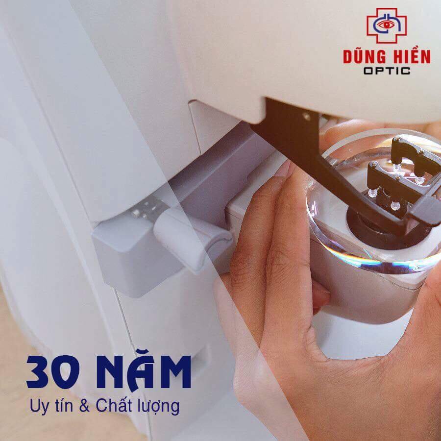 Trong hÃ¬nh áº£nh cÃ³ thá» cÃ³: má»t hoáº·c nhiá»u ngÆ°á»i vÃ  cáº­n cáº£nh