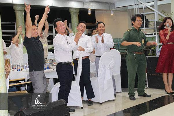 tất niên công ty xây dựng 194 16