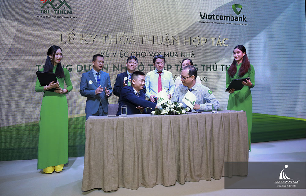Lễ kí kết hợp tác kinh doanh giữa ngân hàng Vietcombank – CN Tân Định và CTCP phát triển Nhà Thủ Thiêm