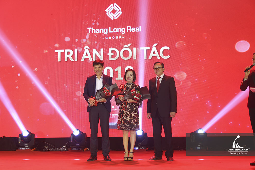 Tất niên Thăng Long Real Group - Dạ tiệc đỏ