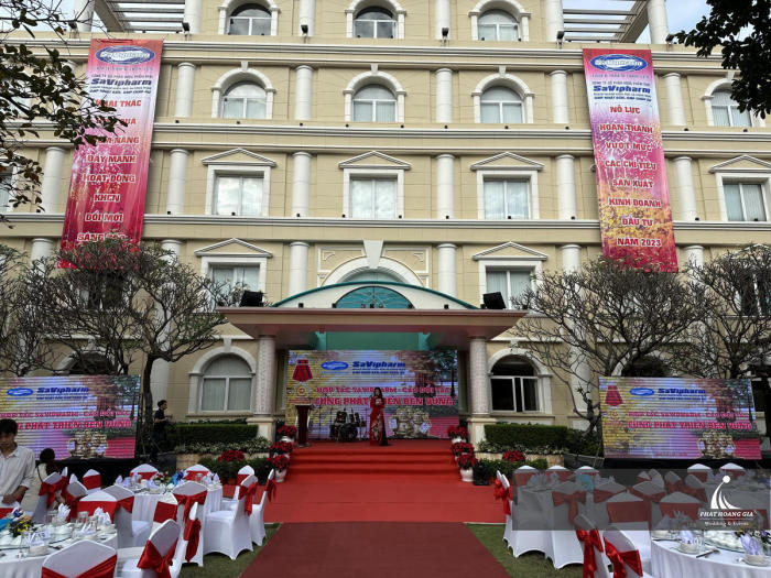 tất niên Savipharm
