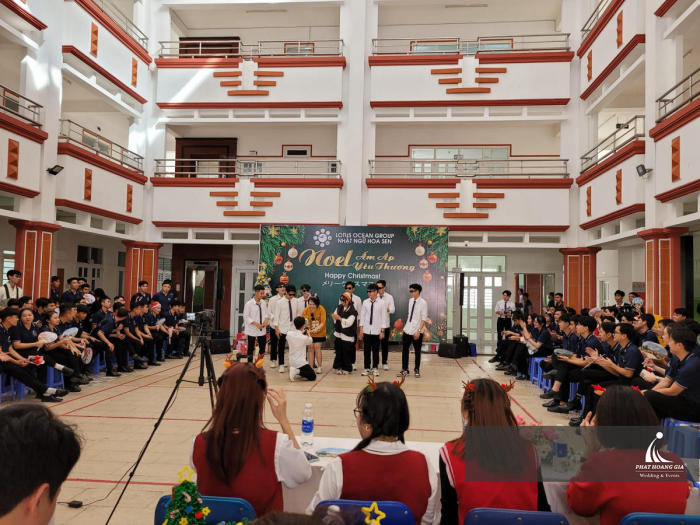 Tiệc Noel trường học