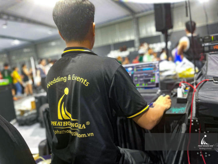 nhân viên tổ chức sự kiện