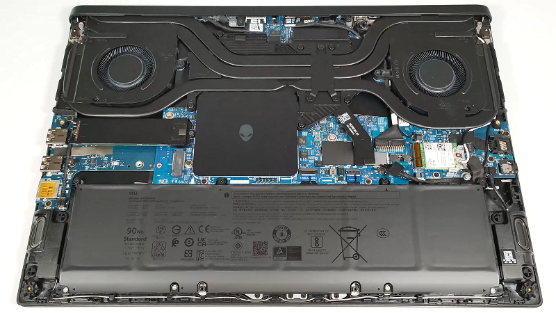 thay pin laptop Dell Alienware m16 R2