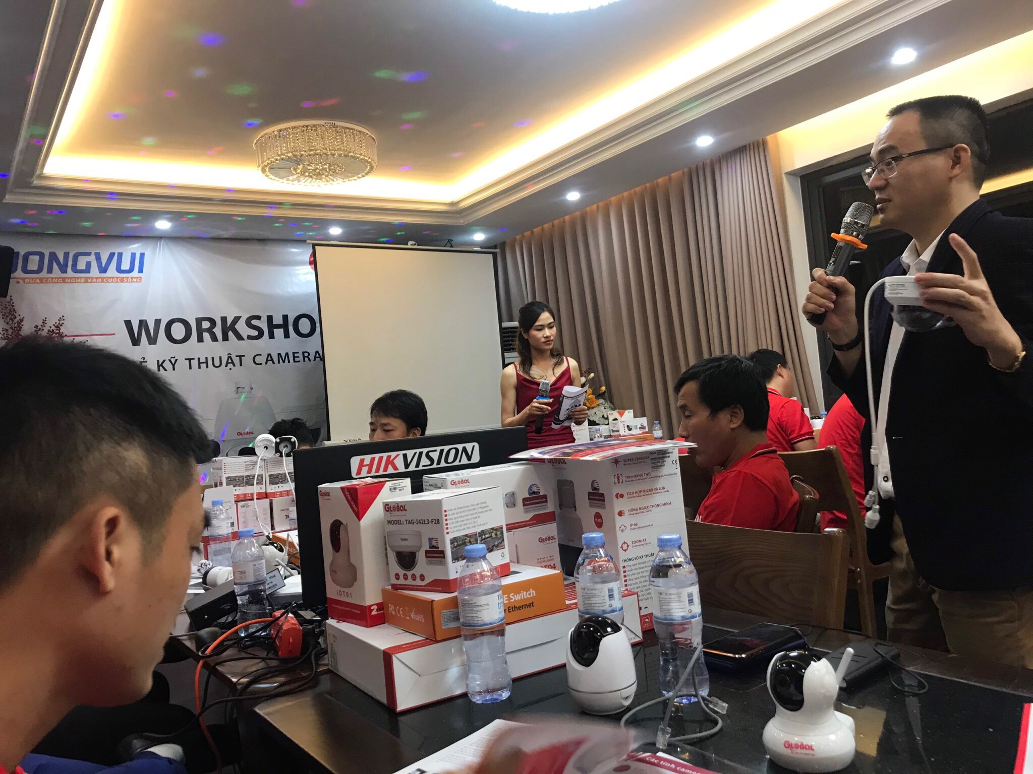Đại diện Công ty TNHH Thương mại Dịch vụ Tường Vui phát biểu