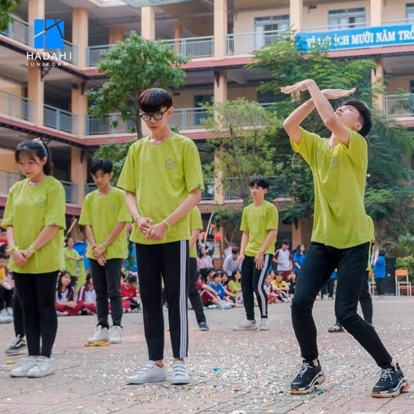 đồng phục học sinh màu neon
