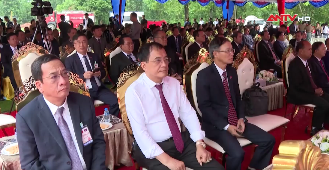 ông Nguyễn Mạnh Thắng, Bí thư Đảng ủy, Chủ tịch HĐQT, Tổng giám đốc Urinco7 (áo trắng)